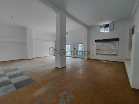 LOCAL COMERCIAL EN SANXENXO