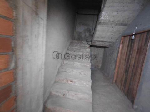 ALMACÉN / LOCAL SOTANO EN EL CENTRO DE SANXENXO