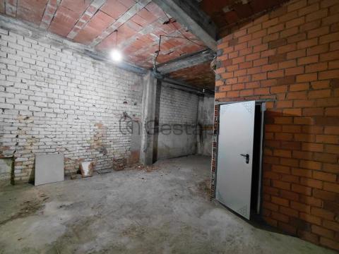 ALMACÉN / LOCAL SOTANO EN EL CENTRO DE SANXENXO