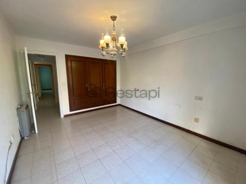 PISO 3 HABITACIONES C/ VIGO